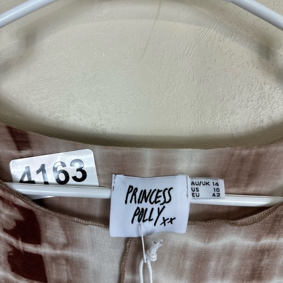 Princess Polly size 10 nwt long sleeve. P2p 17-1/2 length 36 - Picture 4 of 5